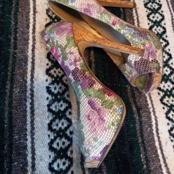 Torta Caliente Heels - Picture 1 of 13